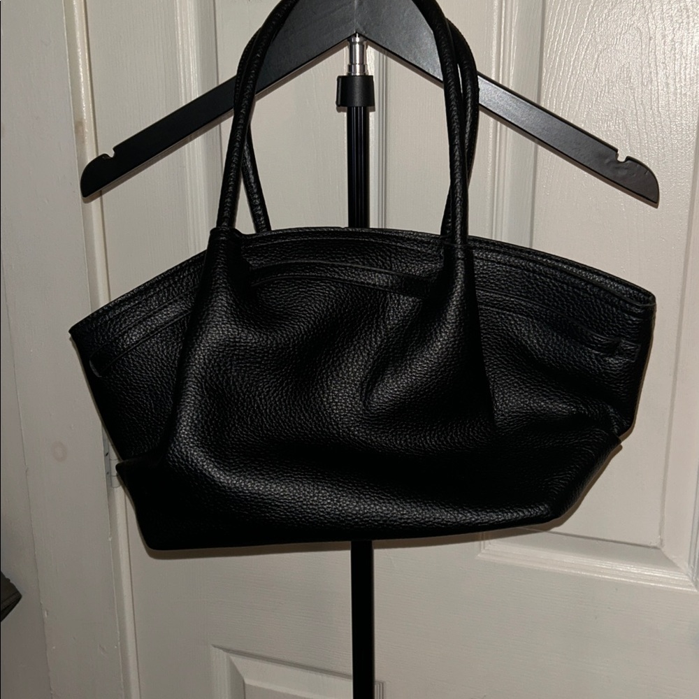 Dumpling ๐ Black Shoulder bag, NWOT - Picture 4 of 7